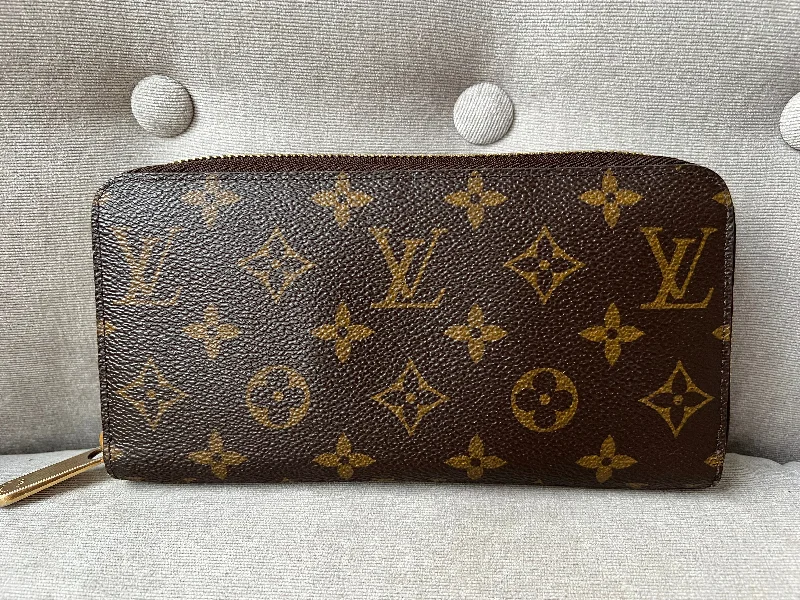 High-end designer bags for menLouis Vuitton Zippy Wallet in Monogram (RRP £565)