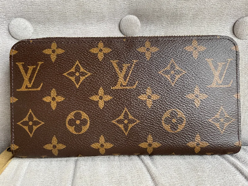 Luxury bags with chain strapsLouis Vuitton Zippy Wallet in Monogram (RRP £565)